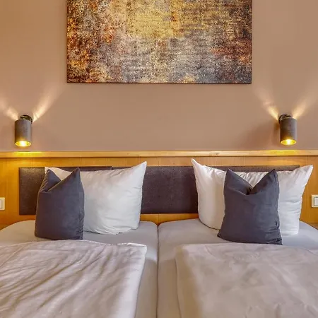 Kurpension Freudenstein Hotell *